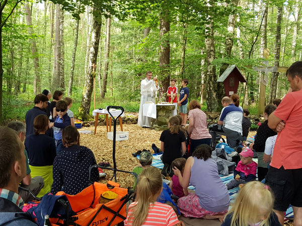Eucharistiefeier am Waldheiligtum Eucharistiefeier am Waldheiligtum